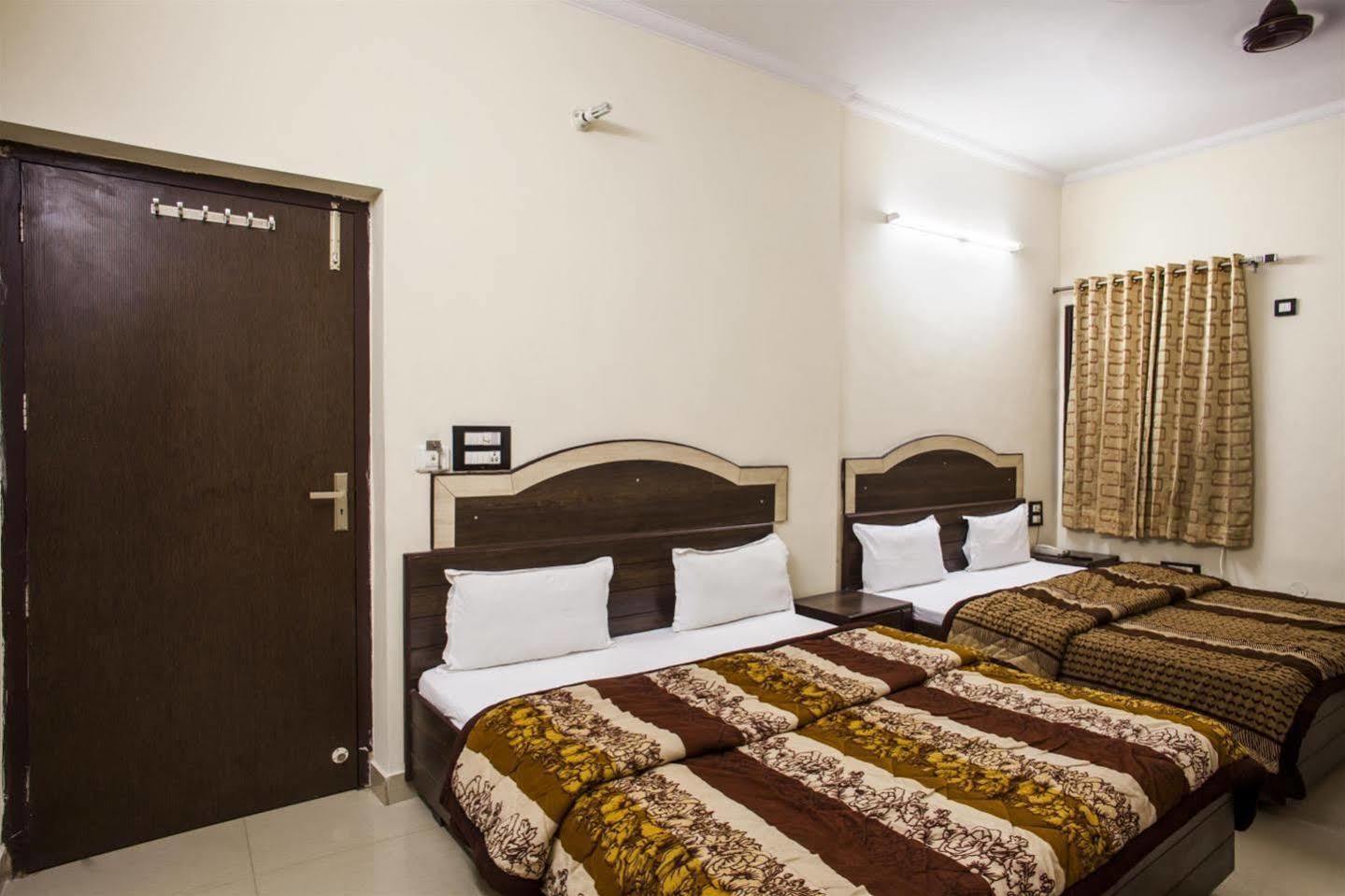 Hotel Gs Paradise Амритсар Екстериор снимка